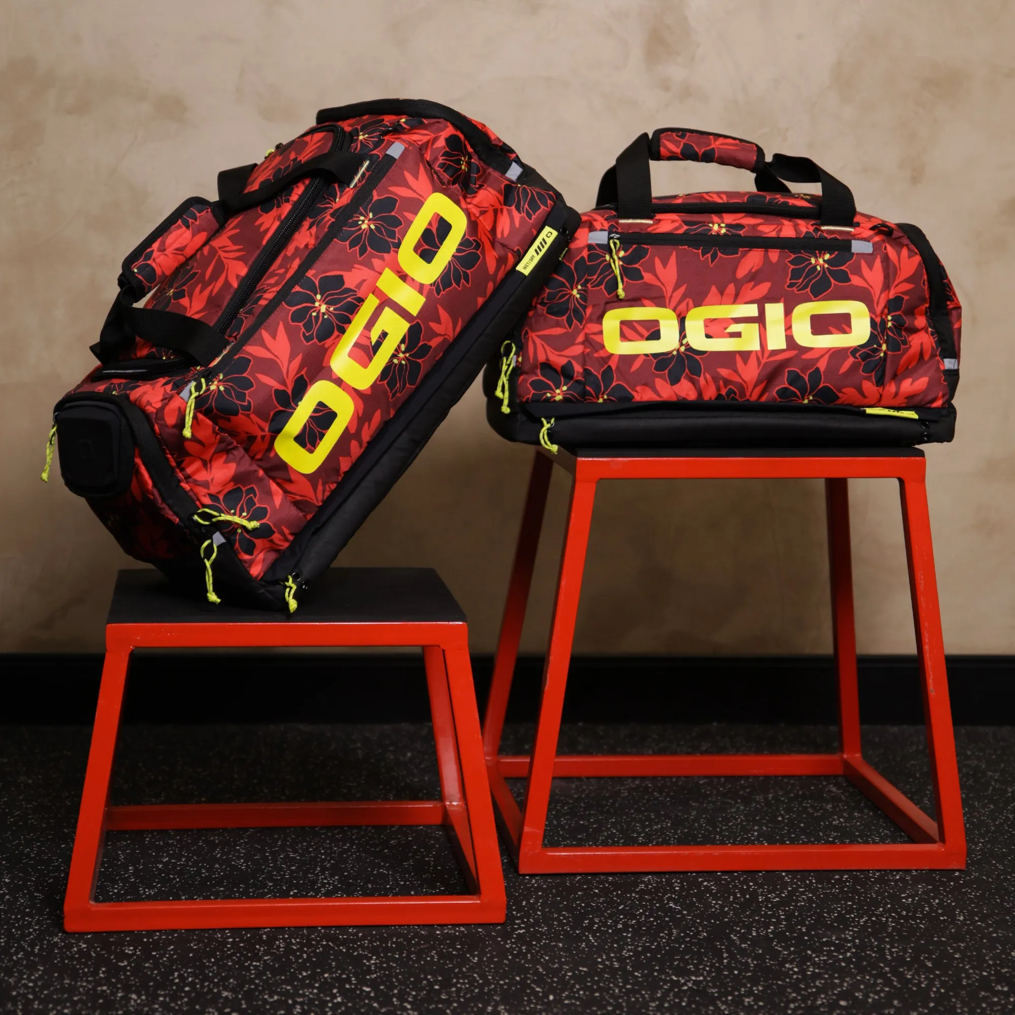 35L Fitness Duffel - Red flower Party