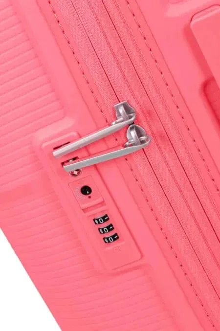 American Tourister Starvibe Spinner Expandable TSA 67cm
