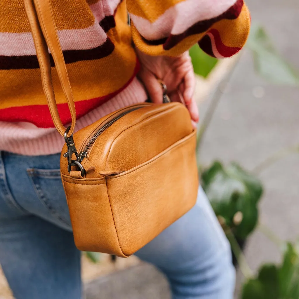 Dusky Robin Head in The Clouds Bag