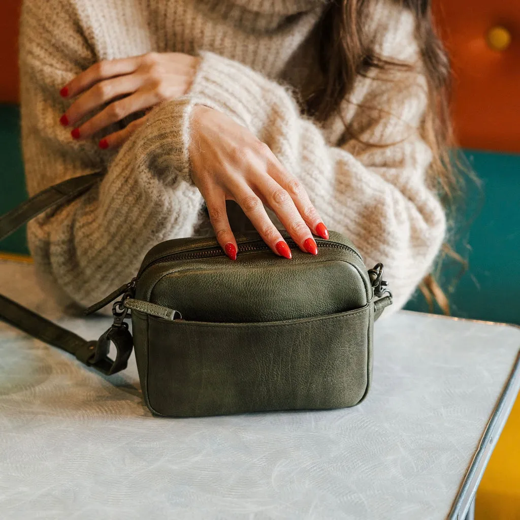 Dusky Robin Head in The Clouds Bag