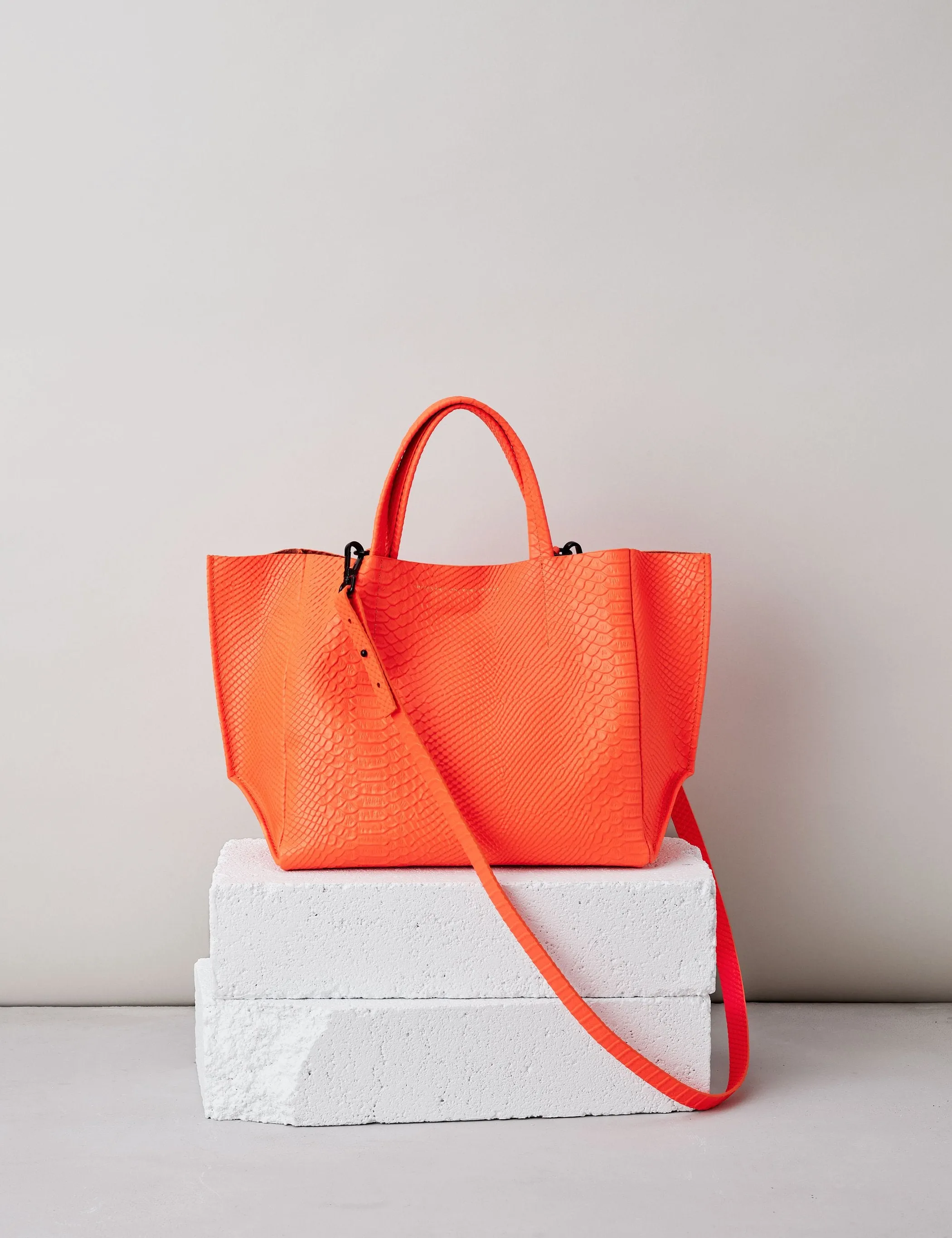 HALF TOTE