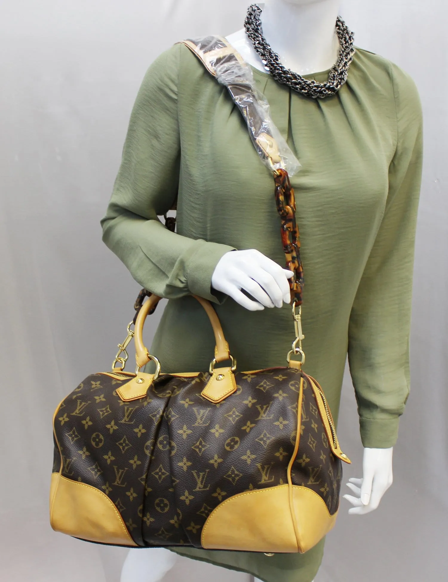 LOUIS VUITTON Monogram Canvas Stephen Shoulder Bag Limited Edition - Sale