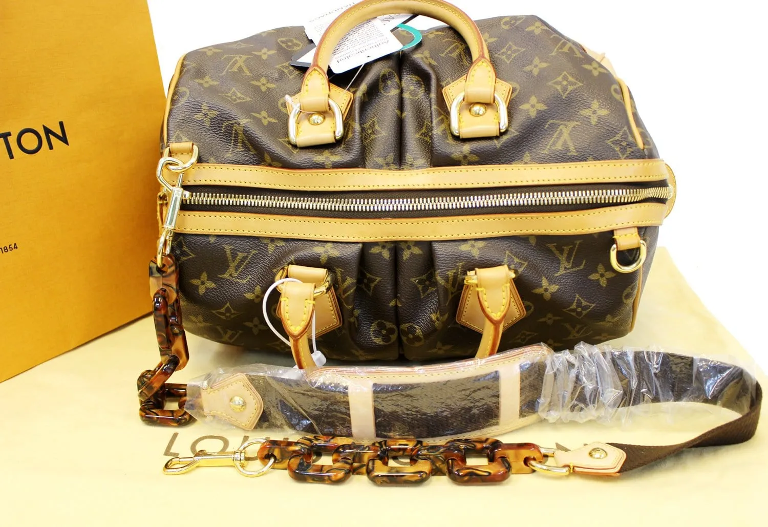 LOUIS VUITTON Monogram Canvas Stephen Shoulder Bag Limited Edition - Sale