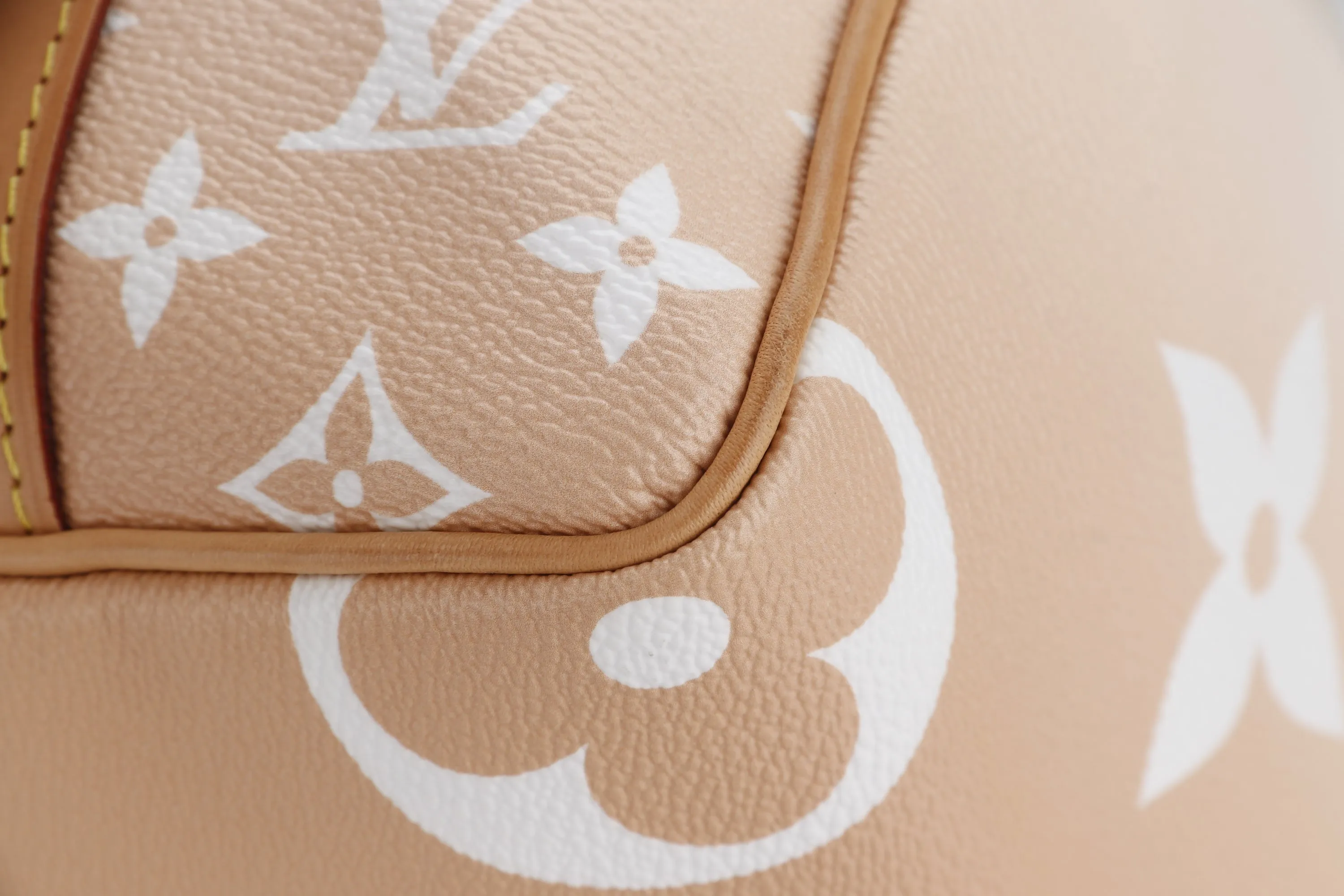 LOUIS VUITTON SPEEDY BANDOULIERE 25 (M45722) MONOGRAM GIANT GRADIENT, WITH STRAP, CHARM, LOCK, KEYS & DUST COVER