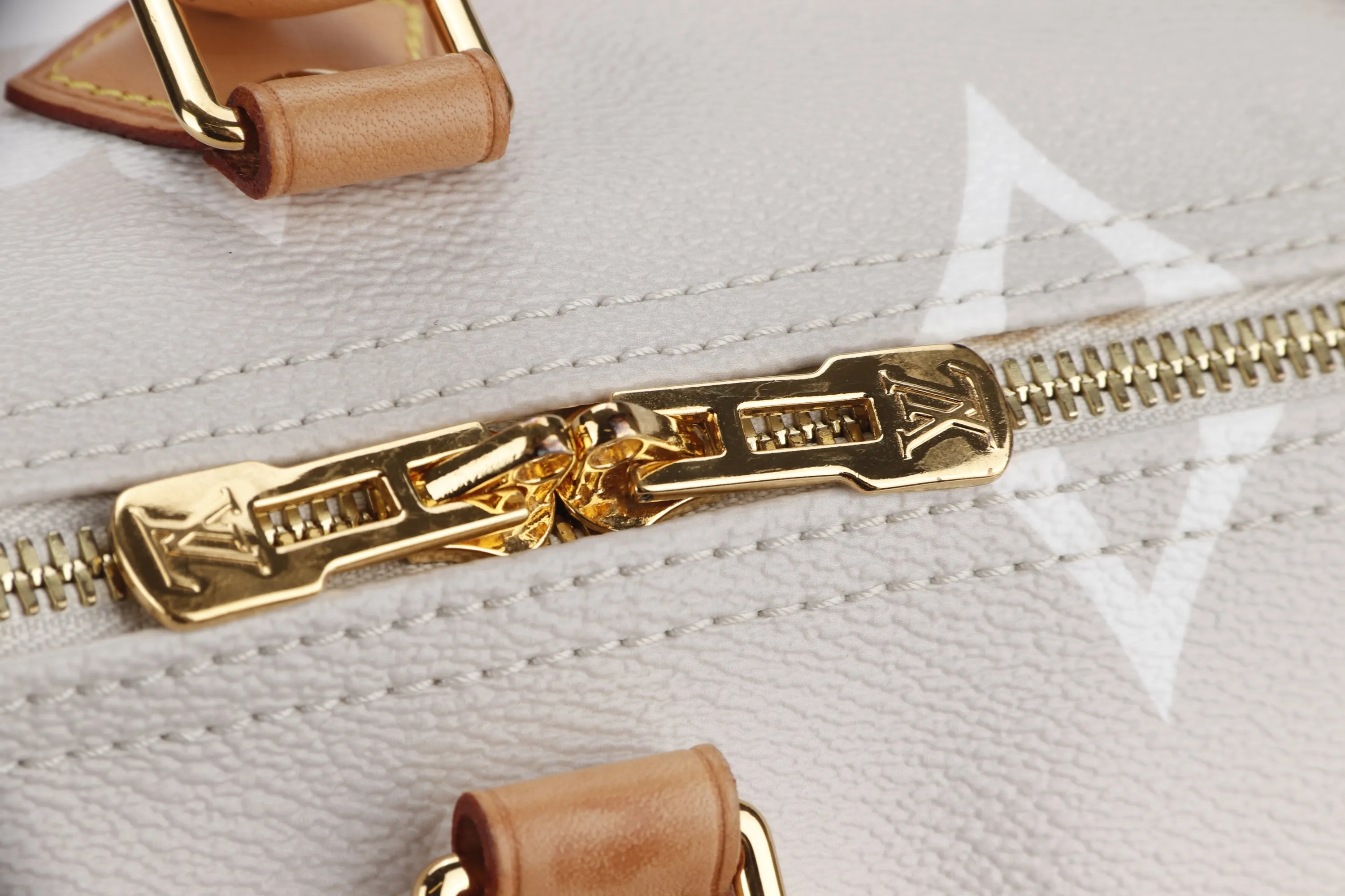 LOUIS VUITTON SPEEDY BANDOULIERE 25 (M45722) MONOGRAM GIANT GRADIENT, WITH STRAP, CHARM, LOCK, KEYS & DUST COVER