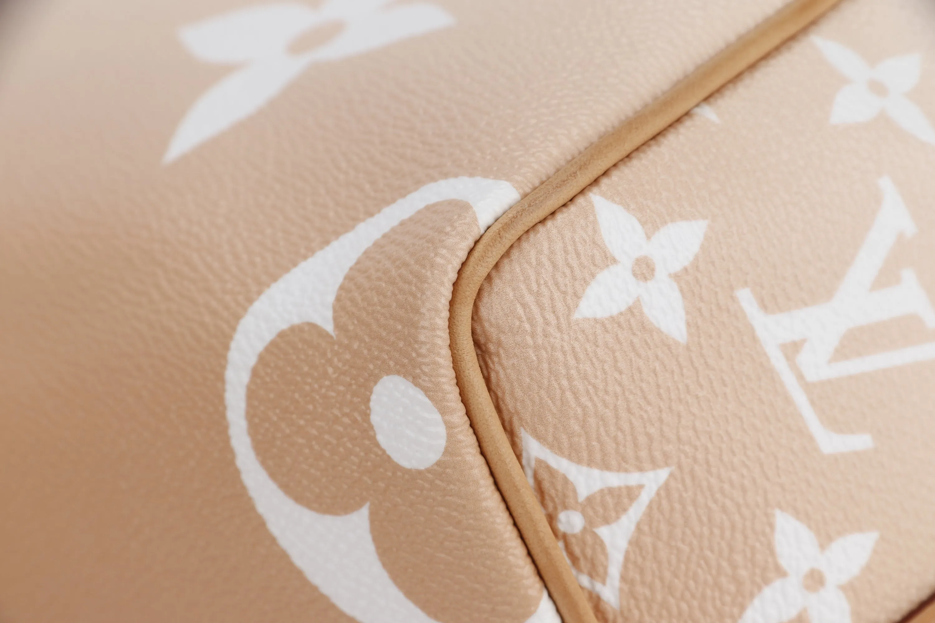 LOUIS VUITTON SPEEDY BANDOULIERE 25 (M45722) MONOGRAM GIANT GRADIENT, WITH STRAP, CHARM, LOCK, KEYS & DUST COVER