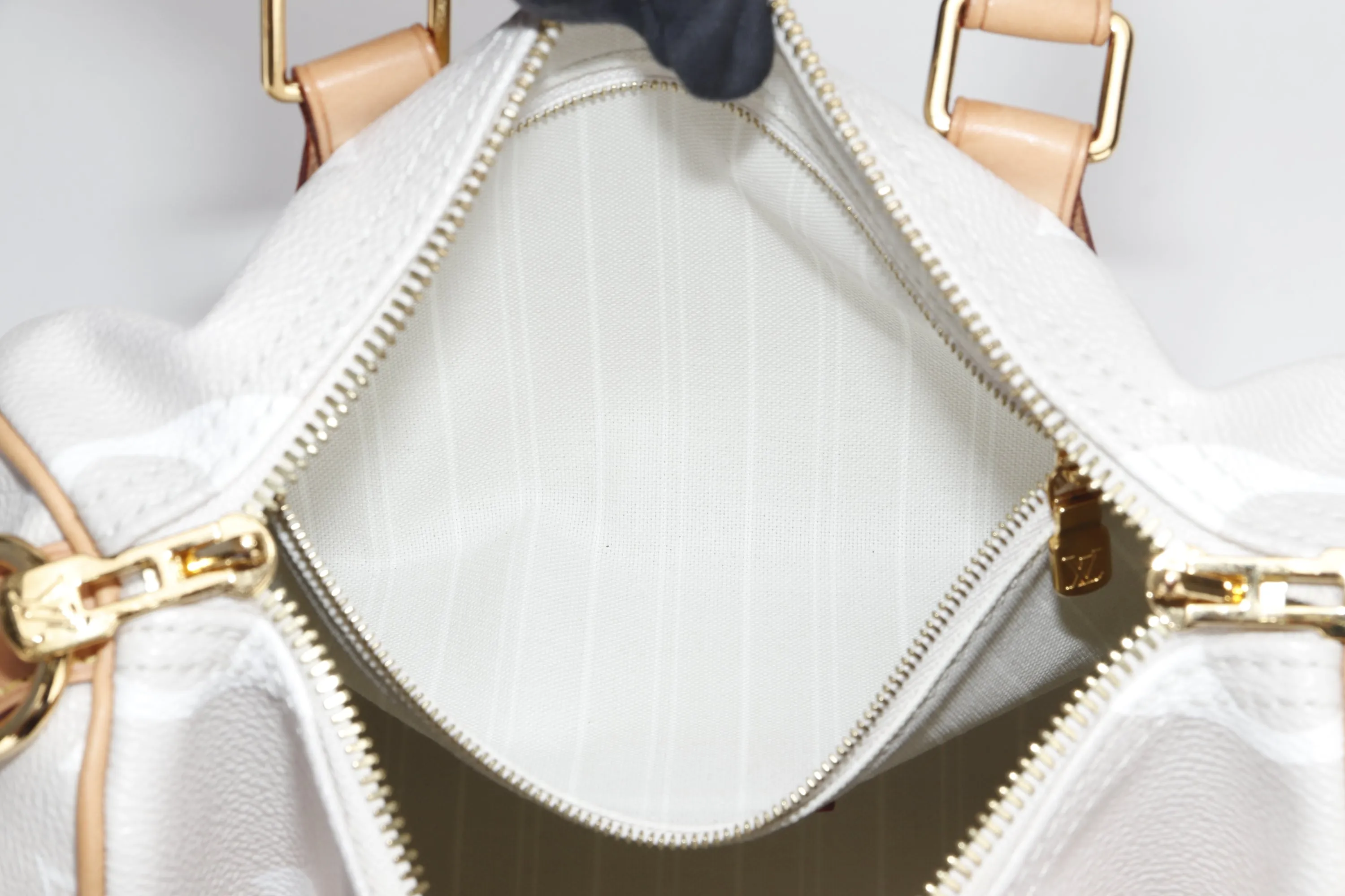 LOUIS VUITTON SPEEDY BANDOULIERE 25 (M45722) MONOGRAM GIANT GRADIENT, WITH STRAP, CHARM, LOCK, KEYS & DUST COVER