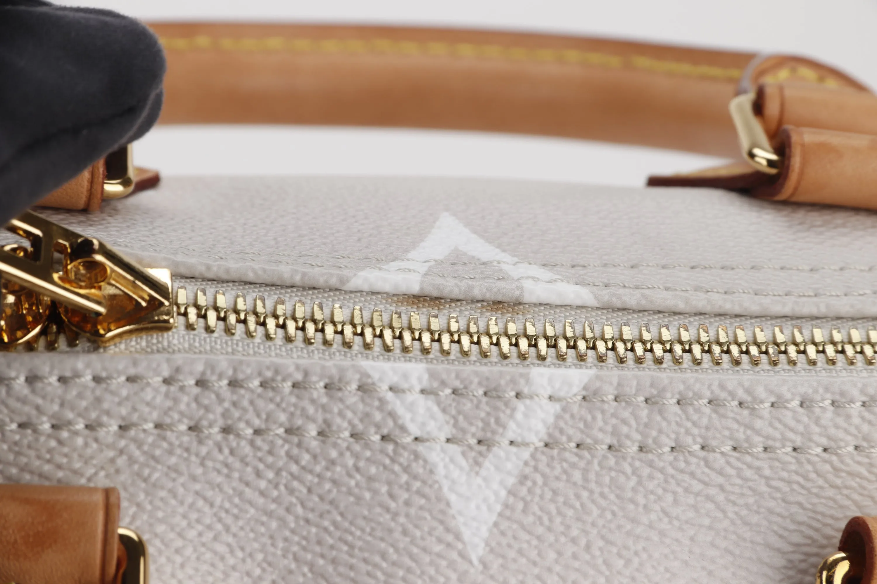 LOUIS VUITTON SPEEDY BANDOULIERE 25 (M45722) MONOGRAM GIANT GRADIENT, WITH STRAP, CHARM, LOCK, KEYS & DUST COVER