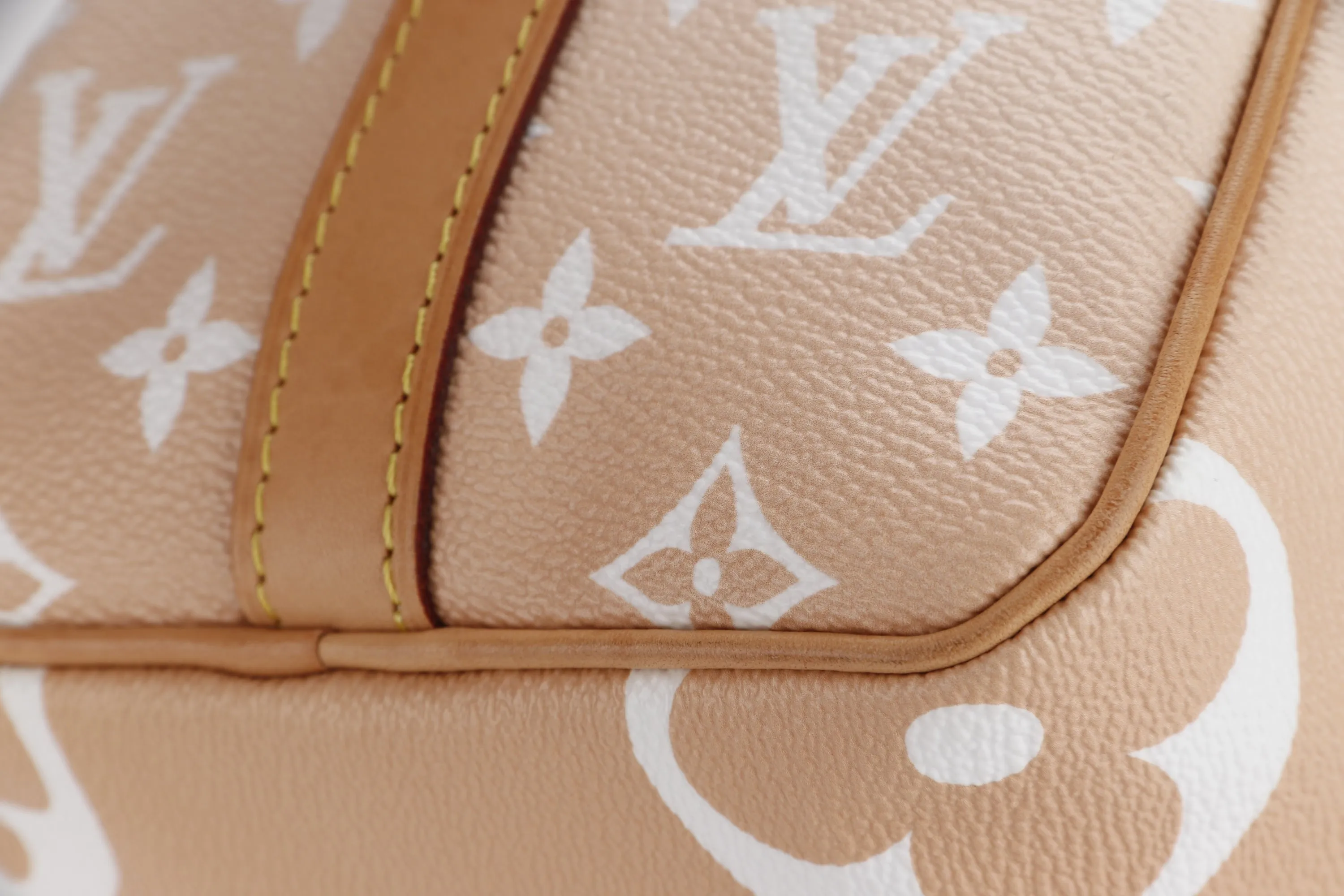 LOUIS VUITTON SPEEDY BANDOULIERE 25 (M45722) MONOGRAM GIANT GRADIENT, WITH STRAP, CHARM, LOCK, KEYS & DUST COVER