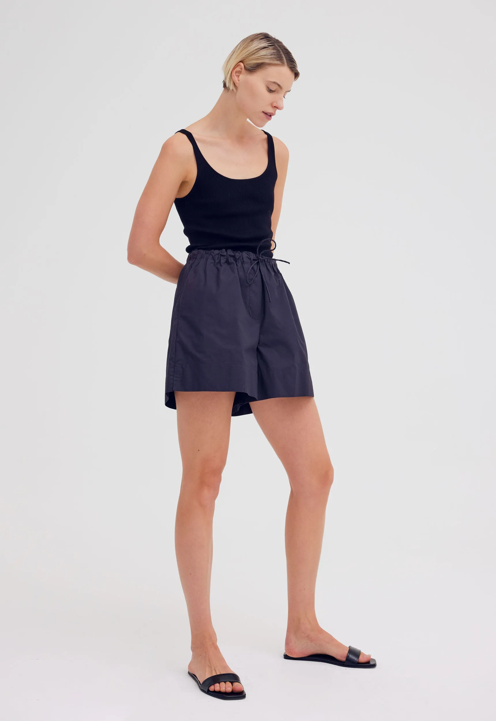 Mira Cotton Short - Darkest Navy