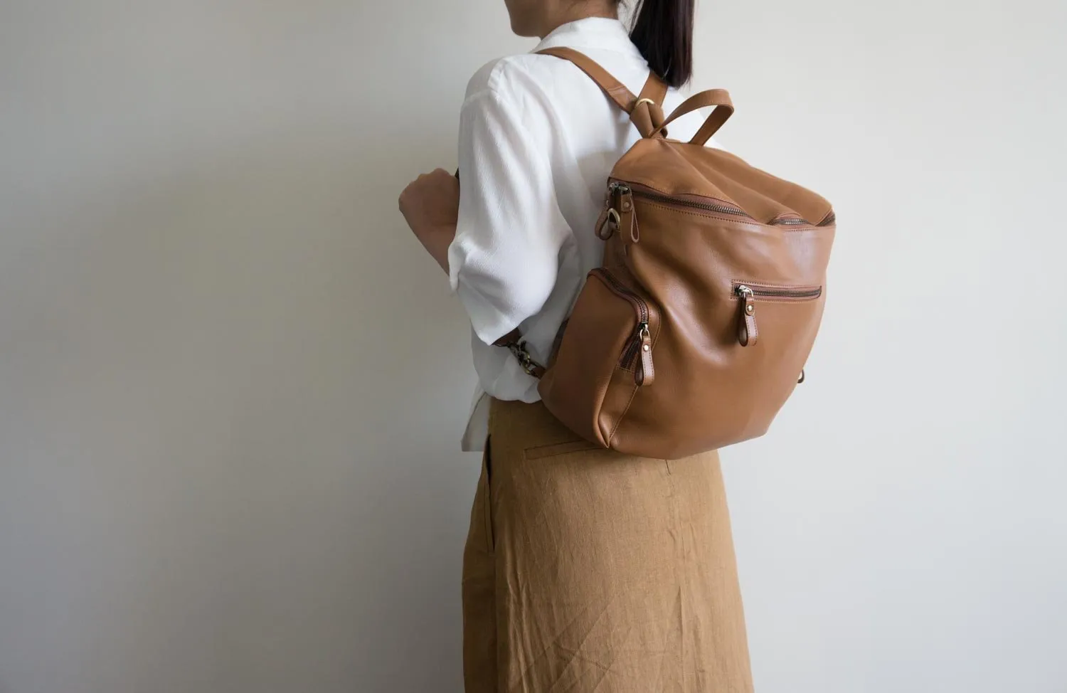 Noa Leather Bucket Backpack in Tan Brown