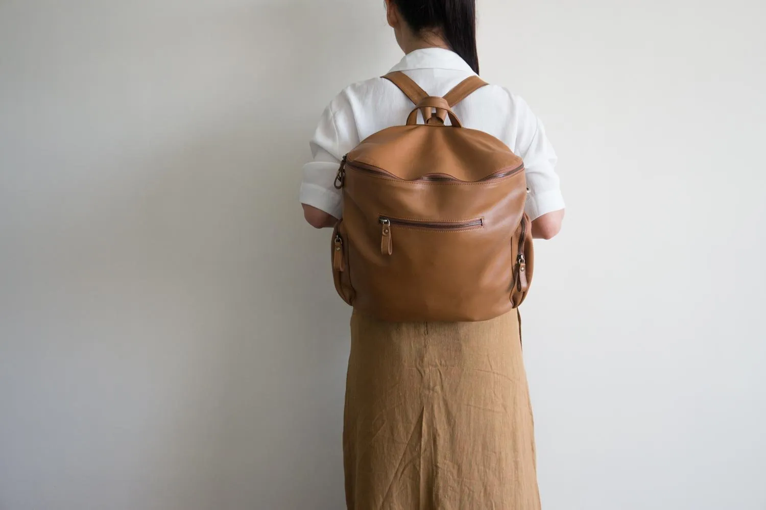 Noa Leather Bucket Backpack in Tan Brown