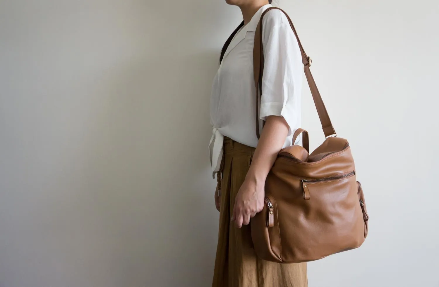Noa Leather Bucket Backpack in Tan Brown