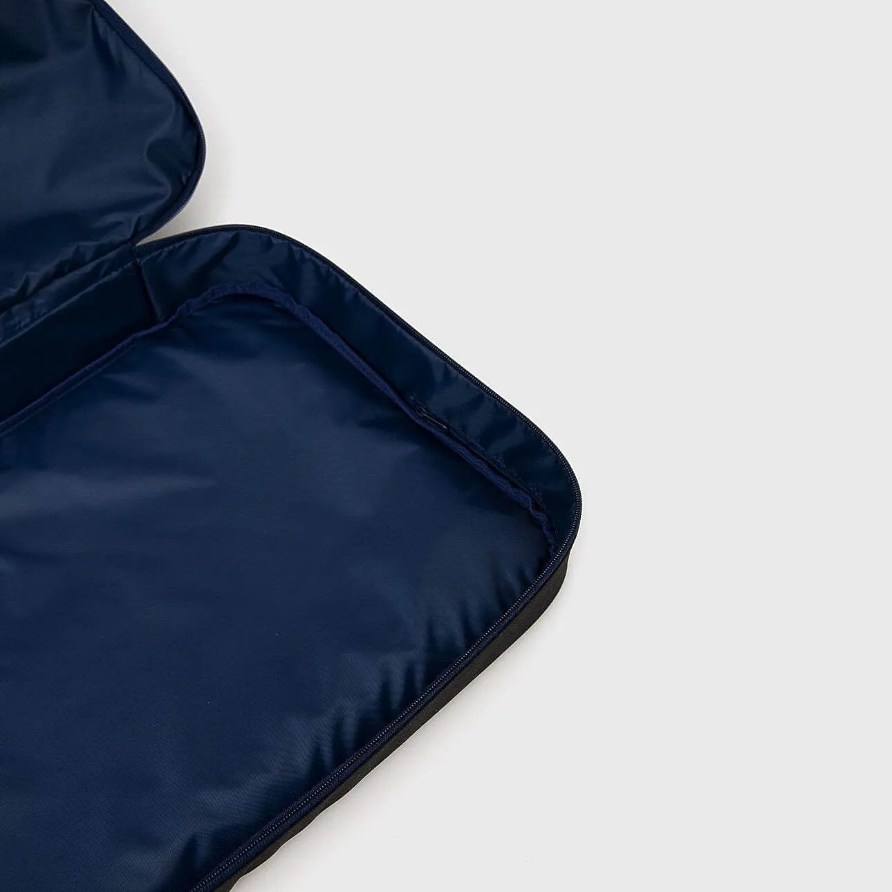 Športová taška Adidas Tiro Duffel Bag - Large - 65 cm x 32 cm x 31 cm - tmavomodrá