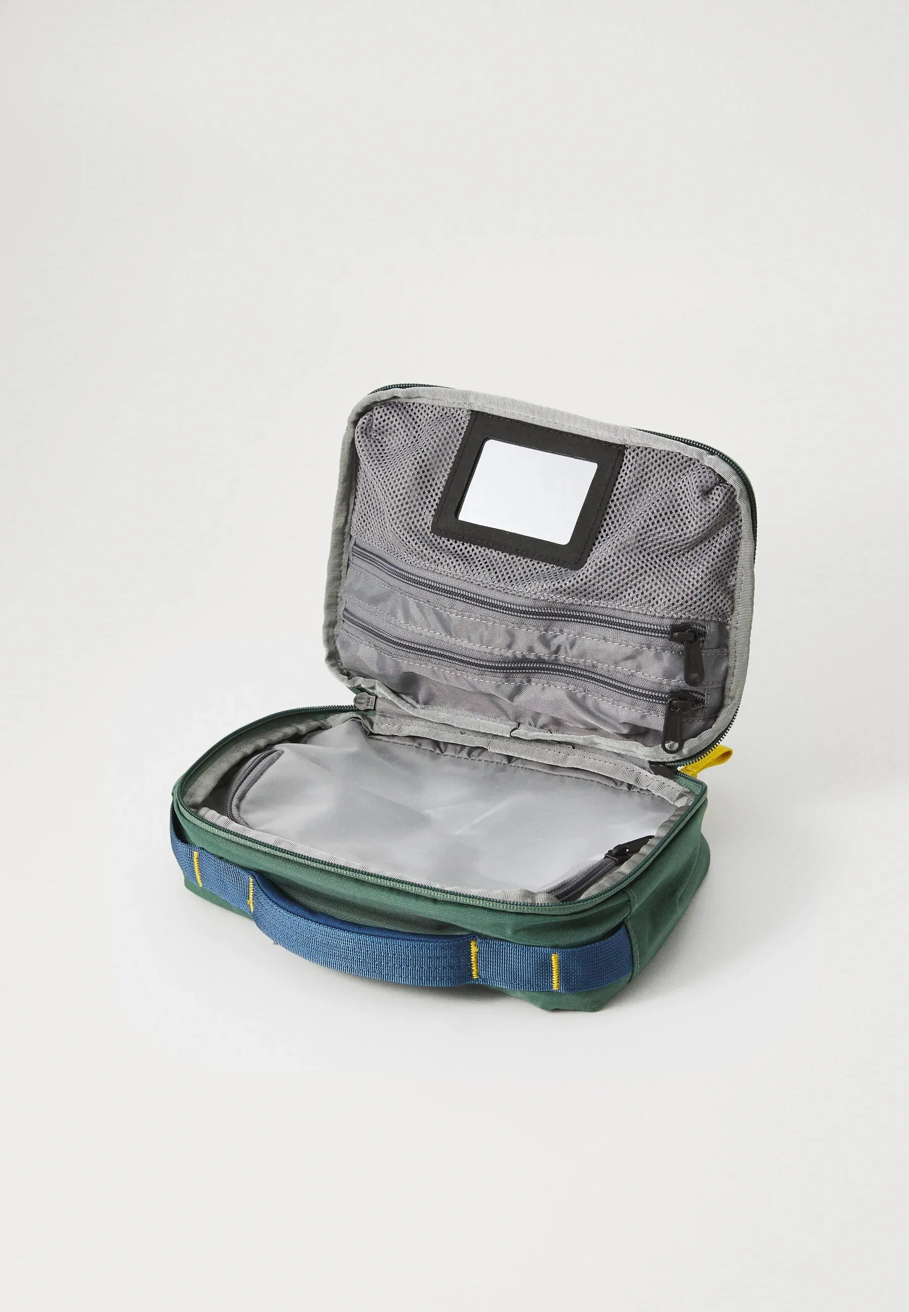 The North Face Base Camp Voyager Washbag