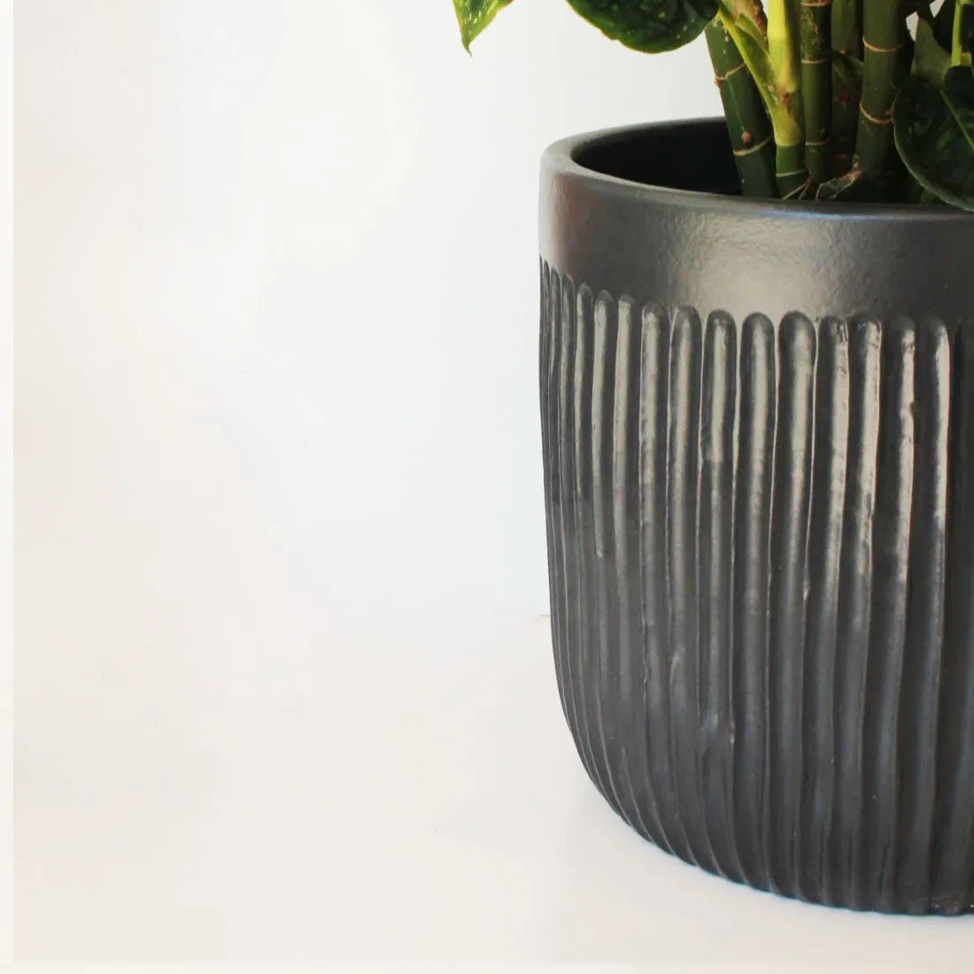 Urban Oasis Linea Pot Woodland Gray 390mm