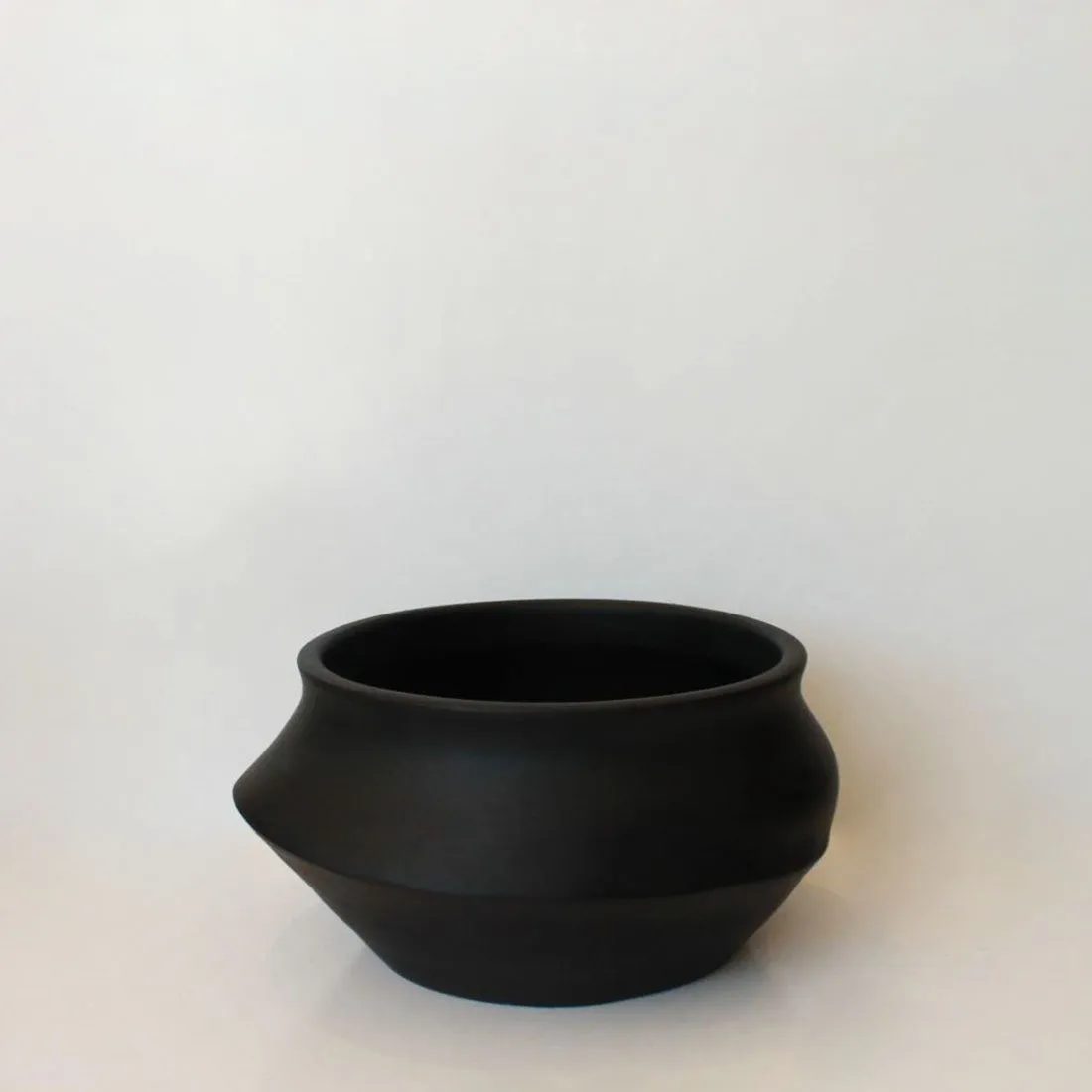 Urban Oasis Naya Pot Matte Black Large