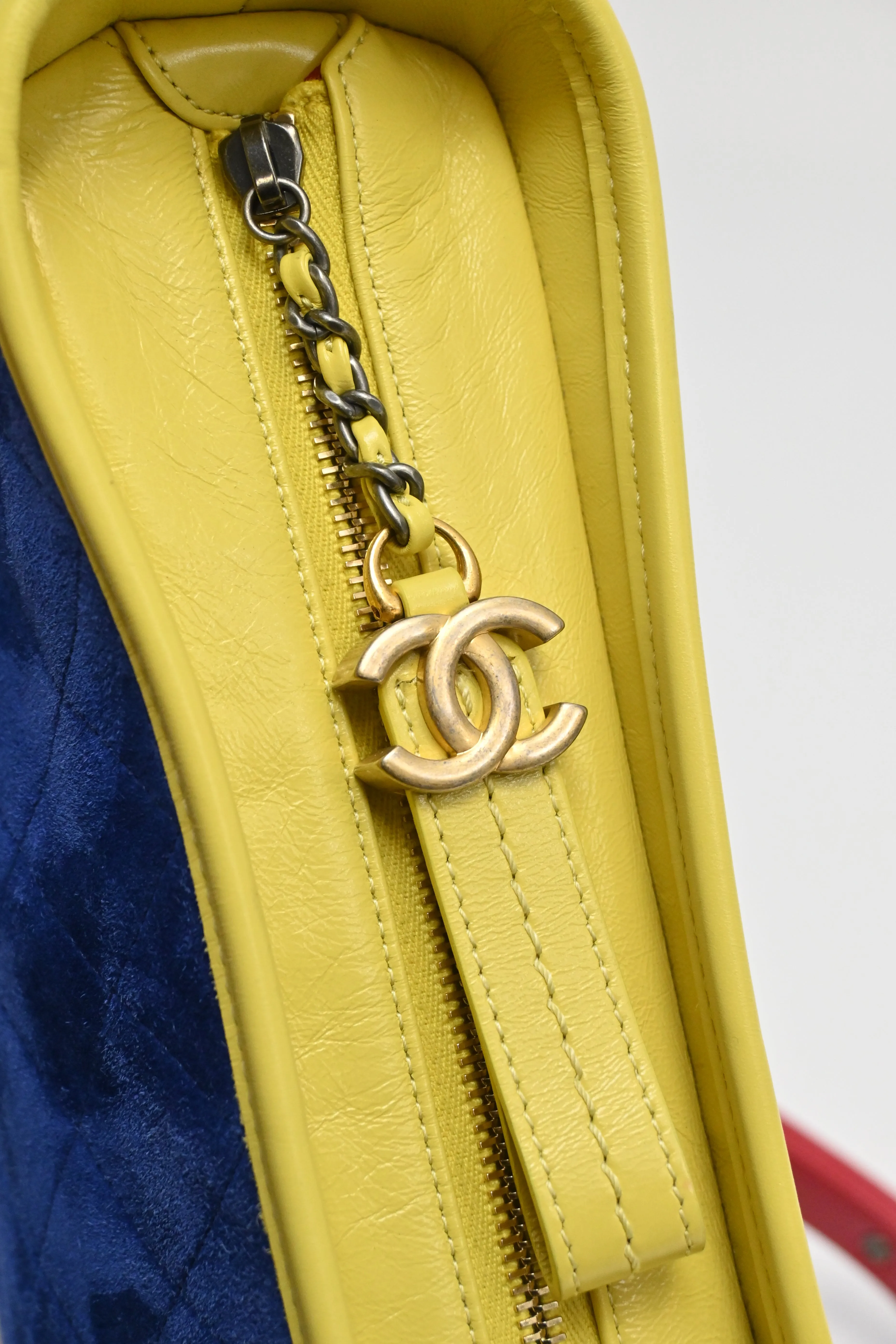 [WB5677] Chanel | Cross-Body Bag