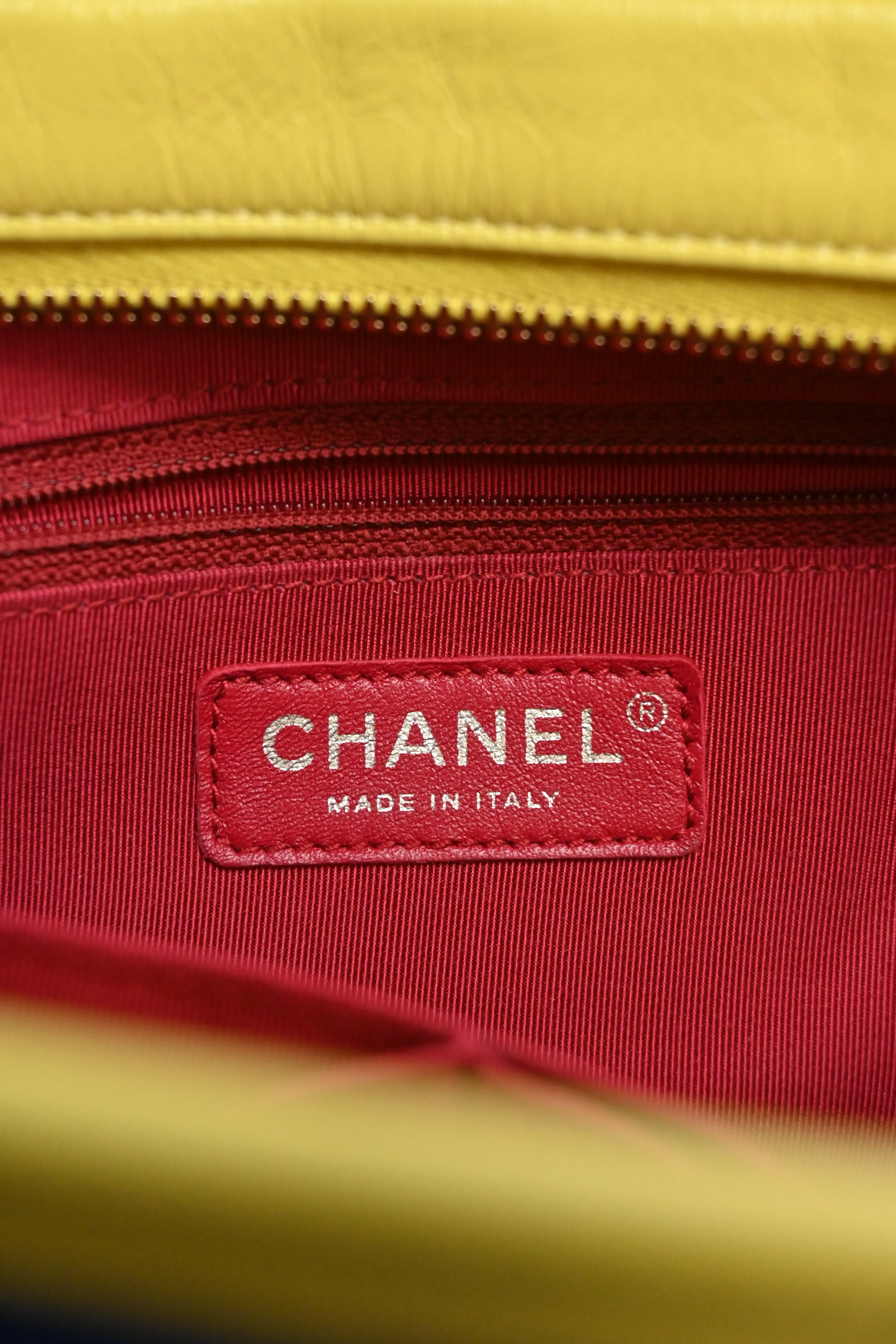[WB5677] Chanel | Cross-Body Bag